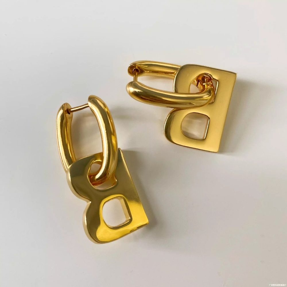 *NEW Gold B Letter Earrings